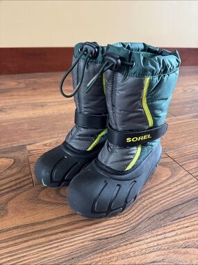 Sorel Kids size 1 Flurry Snow Boots